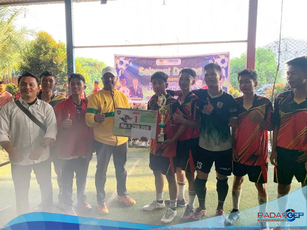 Ketua KONI Pekanbaru Tutup Turnamen Futsal STAI Al-Kifayah Riau
